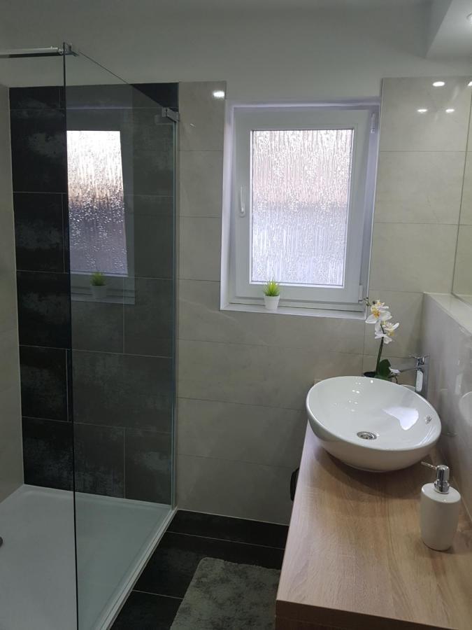 Rooms Vanteo Korenica Luaran gambar