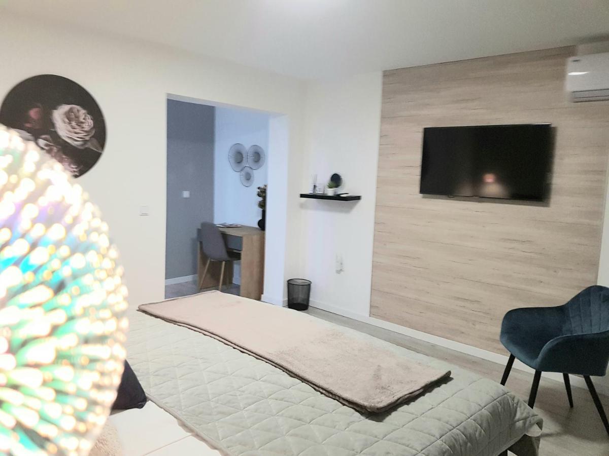 Rooms Vanteo Korenica Luaran gambar