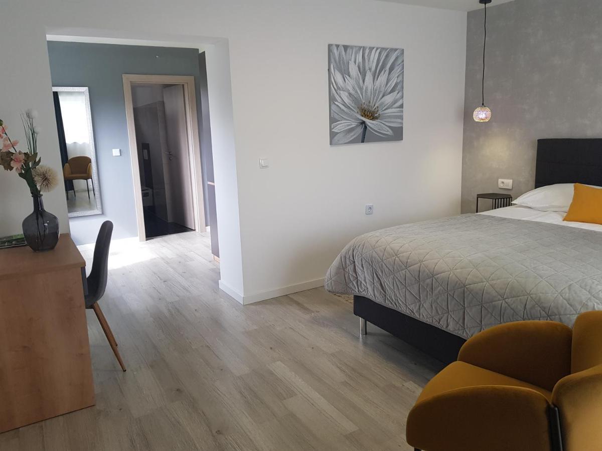 Rooms Vanteo Korenica Luaran gambar